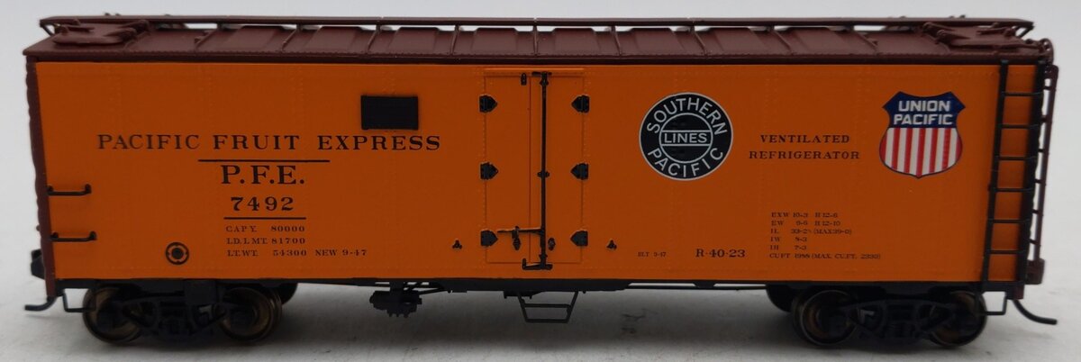 InterMountain 45501-118 HO Scale Pacific Fruit Express Refrigerator Car #7492 EX/Box