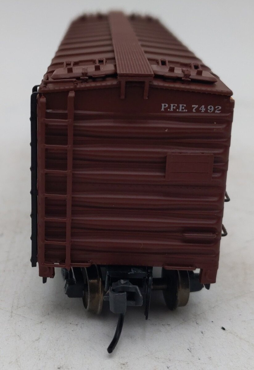 InterMountain 45501-118 HO Scale Pacific Fruit Express Refrigerator Car #7492 EX/Box