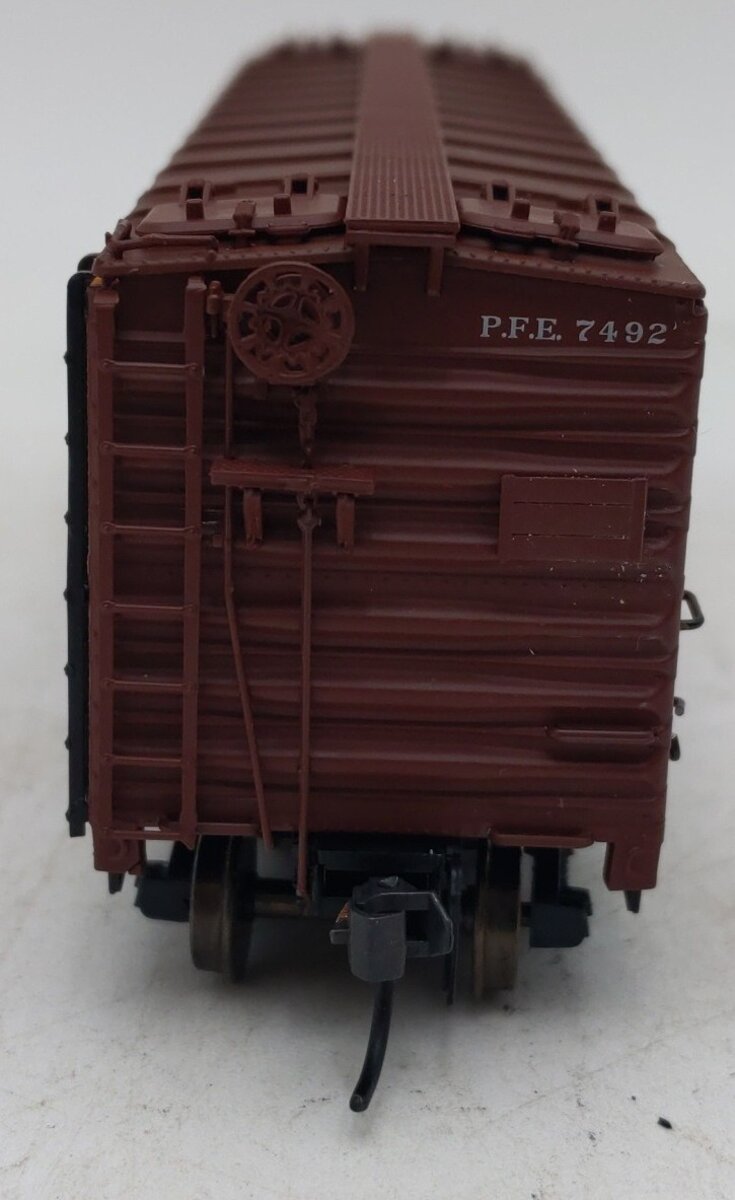 InterMountain 45501-118 HO Scale Pacific Fruit Express Refrigerator Car #7492 EX/Box