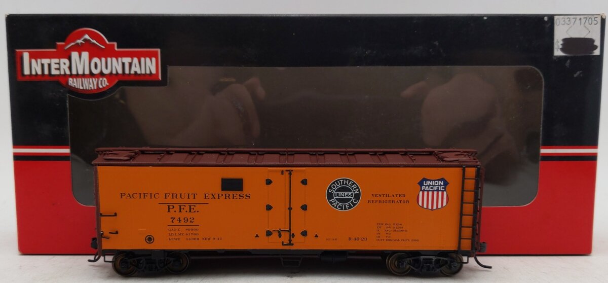 InterMountain 45501-118 HO Scale Pacific Fruit Express Refrigerator Car #7492 EX/Box