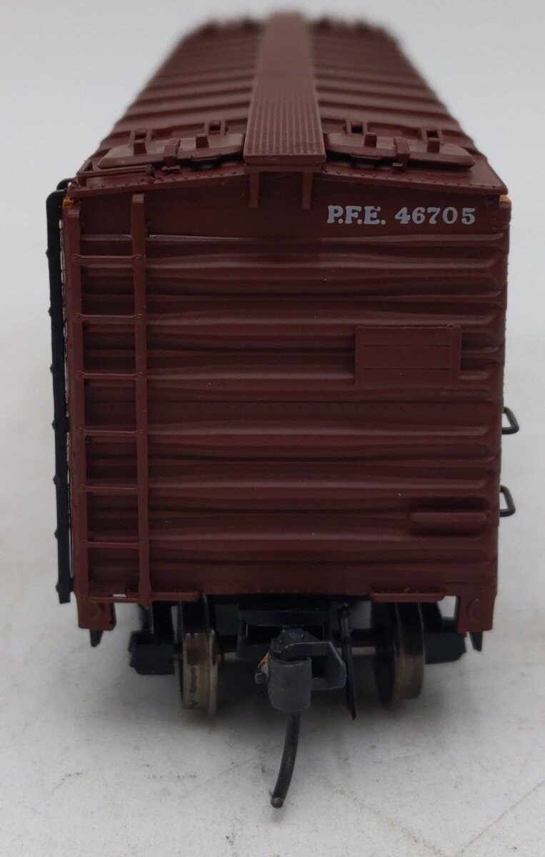 InterMountain 45501-91 HO Scale Pacific Fruit Express Refrigerator Car #46705 EX/Box