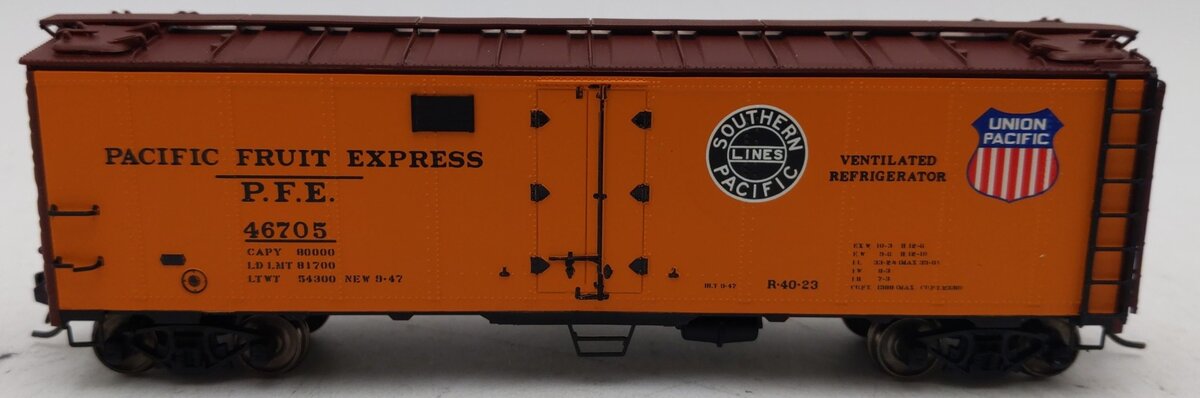 InterMountain 45501-91 HO Scale Pacific Fruit Express Refrigerator Car #46705 EX/Box