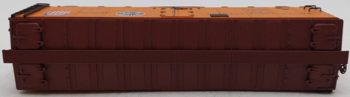 InterMountain 45501-91 HO Scale Pacific Fruit Express Refrigerator Car #46705 EX/Box