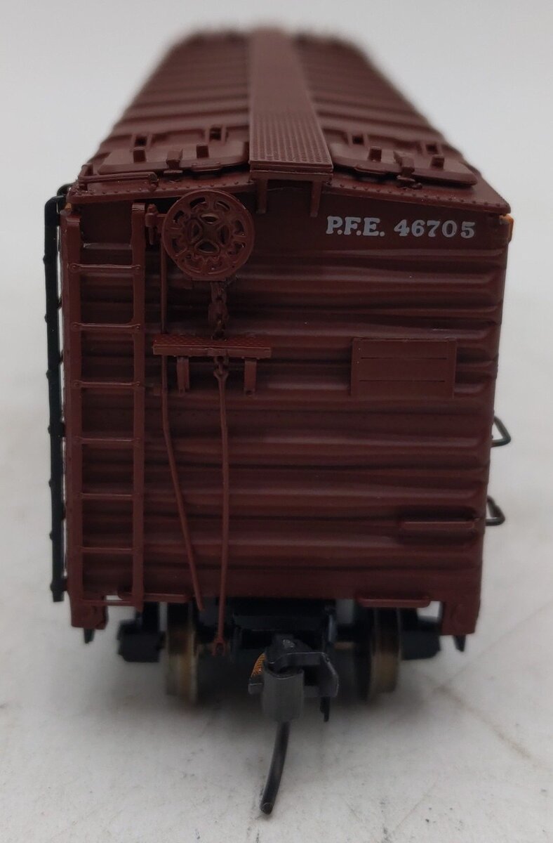 InterMountain 45501-91 HO Scale Pacific Fruit Express Refrigerator Car #46705 EX/Box