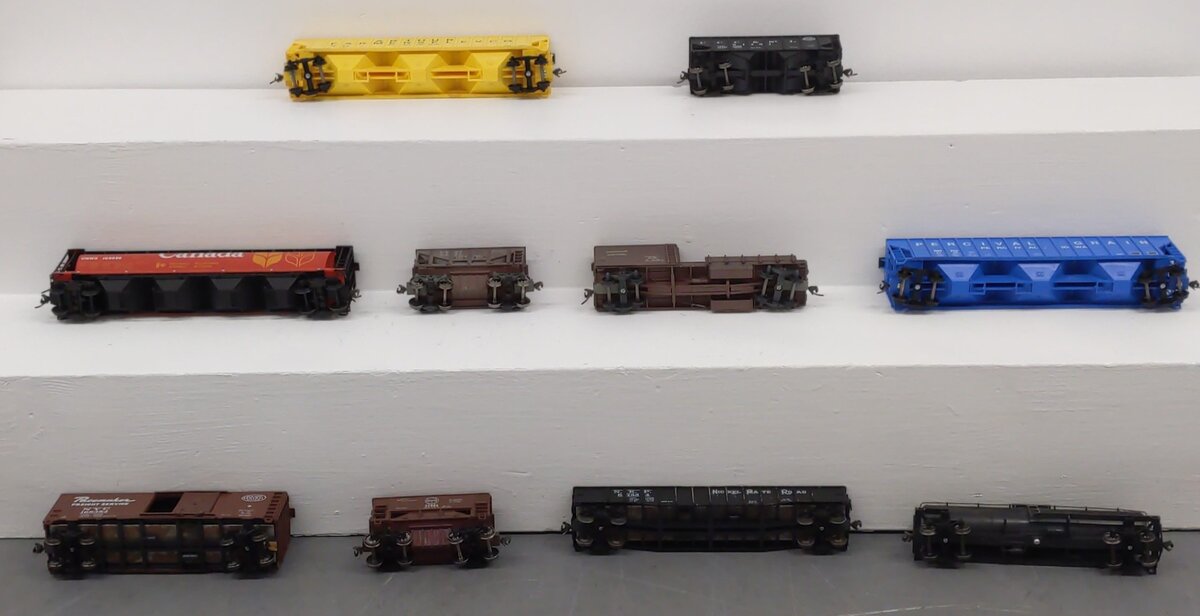 Assorted HO Scale Freight Cars [10] VG