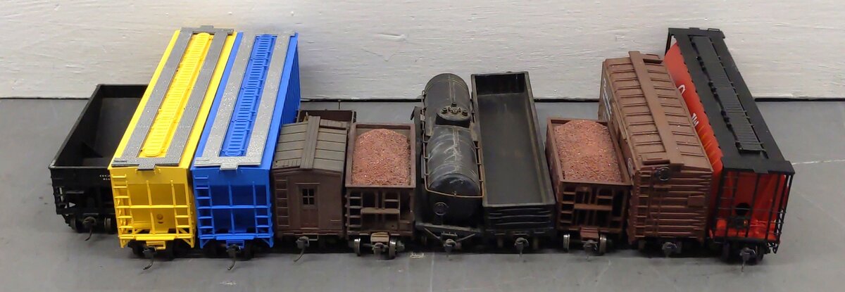 Assorted HO Scale Freight Cars [10] VG