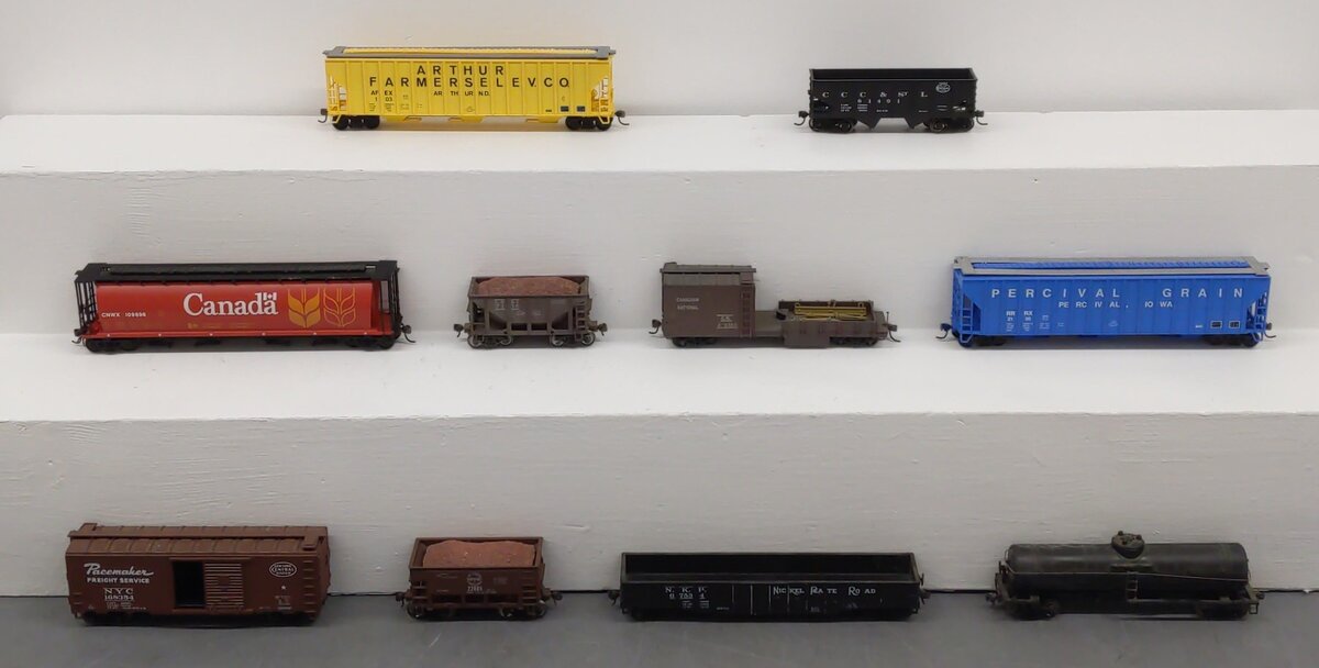Assorted HO Scale Freight Cars [10] VG
