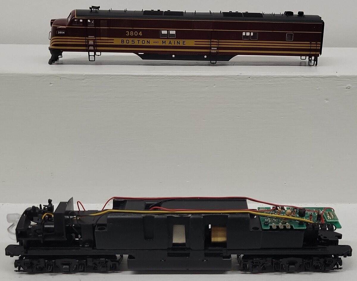 Proto 2000 21056 HO Scale Boston Maine (A unit) E7 Diesel Locomotive #3804 VG/Box