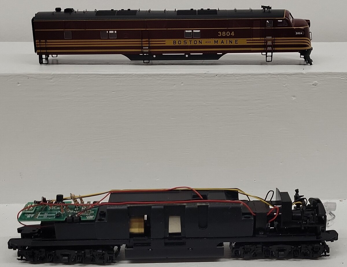 Proto 2000 21056 HO Scale Boston Maine (A unit) E7 Diesel Locomotive #3804 VG/Box