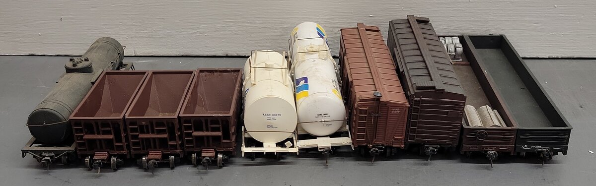 Assorted HO Scale Freight Cars [10] VG