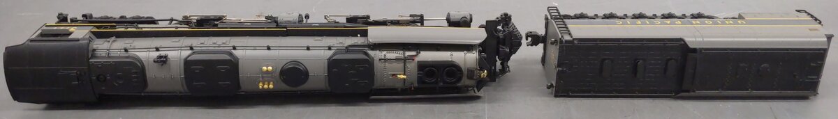 Lionel 6-28099 O Gauge UP 4-6-6-4 Challenger Steam Locomotive & Tender #3977 EX/Box