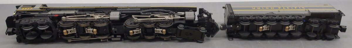 Lionel 6-28099 O Gauge UP 4-6-6-4 Challenger Steam Locomotive & Tender #3977 EX/Box