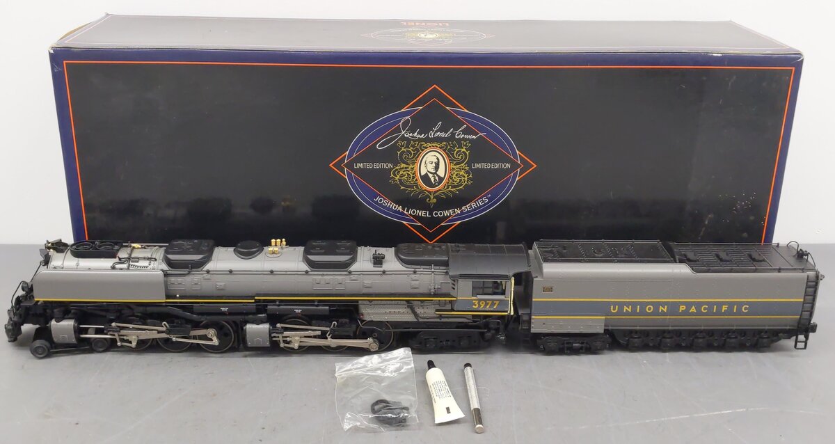 Lionel 6-28099 O Gauge UP 4-6-6-4 Challenger Steam Locomotive & Tender #3977 EX/Box