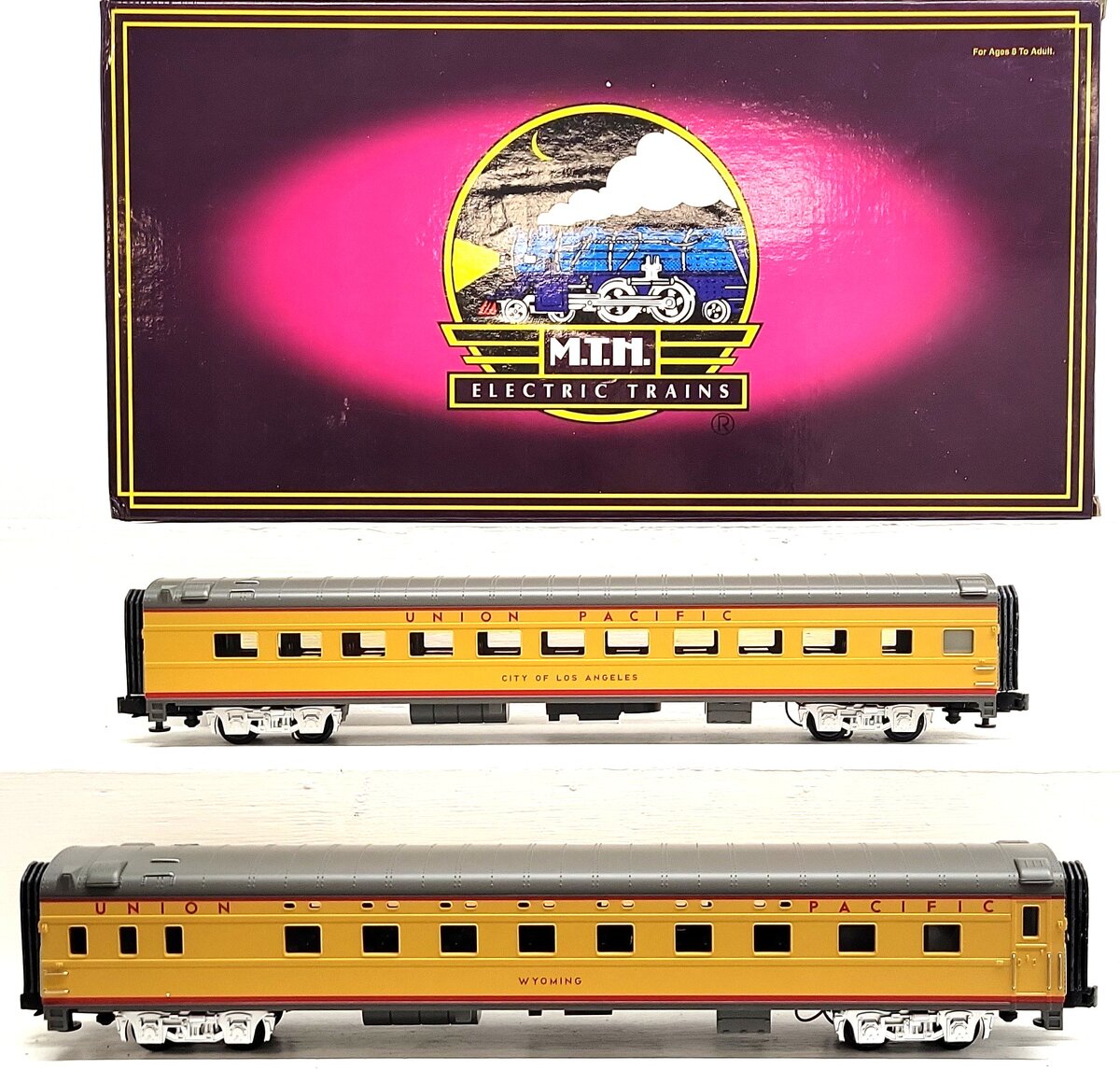 MTH 20-6638 O UP 70' Streamlined Sleeper/Diner Passenger Car Set (Set of 2) LN/Box