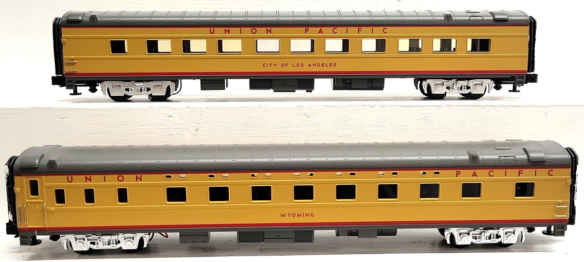 MTH 20-6638 O UP 70' Streamlined Sleeper/Diner Passenger Car Set (Set of 2) LN/Box