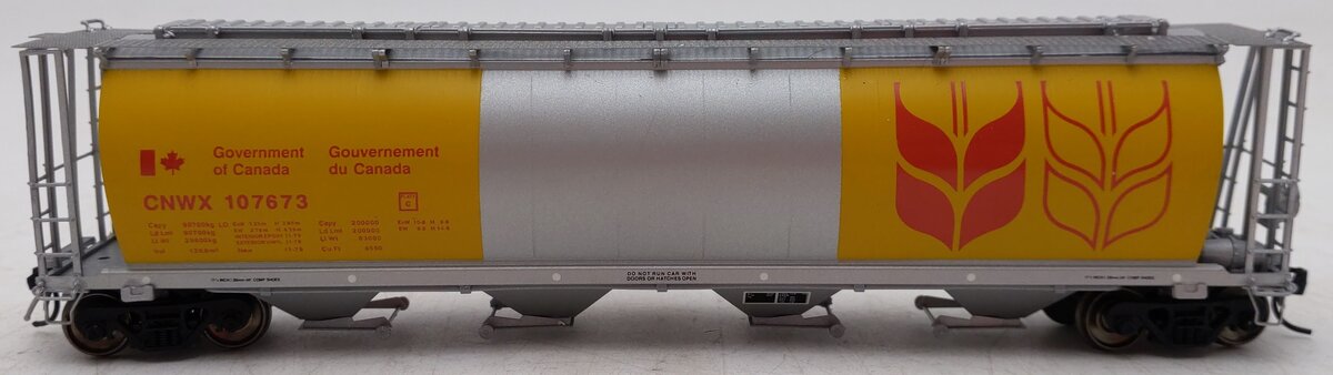 InterMountain 1013E HO Government of Canada 4-Bay Covered Hopper #107673 VG/Box
