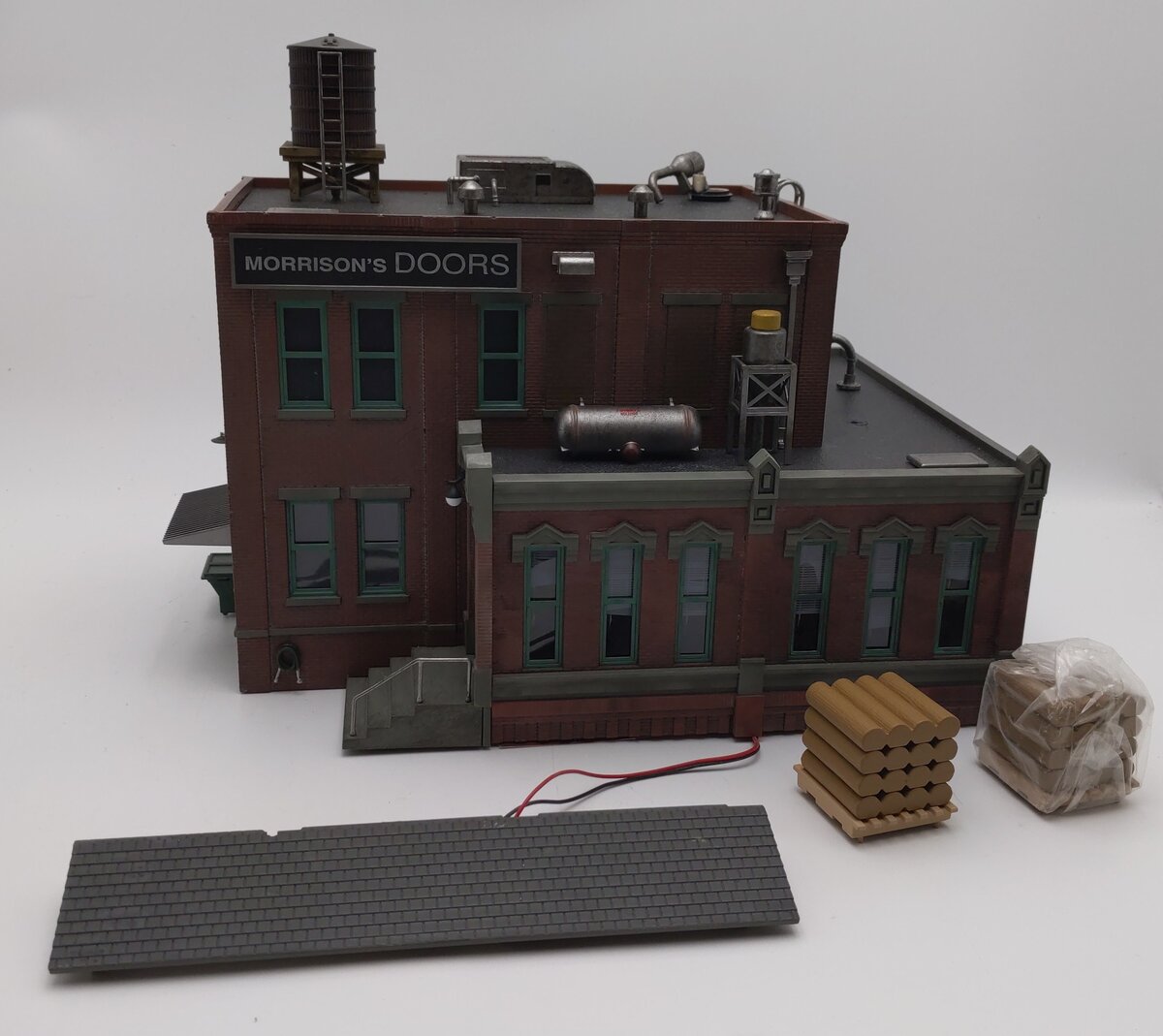 Woodland Scenics BR5848 O Scale Built-&-Ready Morrison's Door Factory Building EX/Box