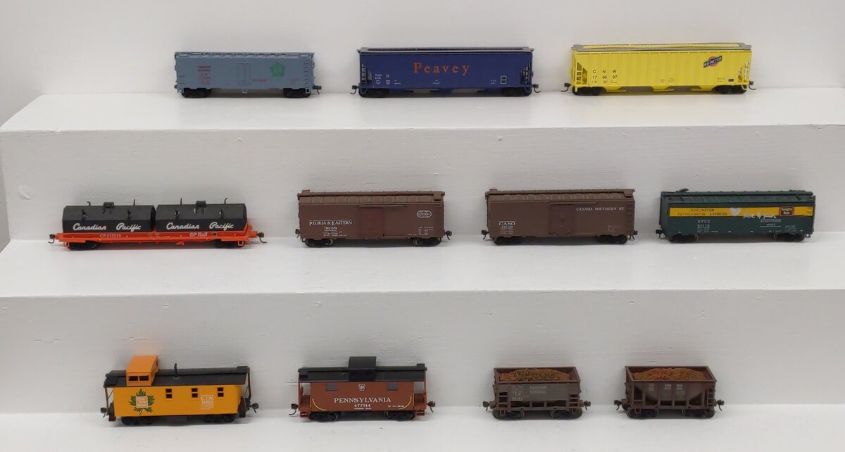 Assorted HO Scale Freight Cars [11] VG