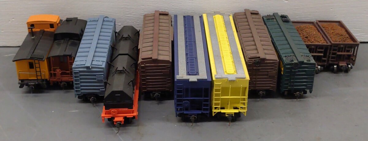 Assorted HO Scale Freight Cars [11] VG