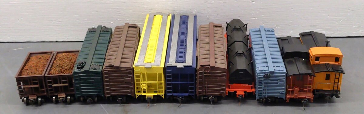 Assorted HO Scale Freight Cars [11] VG