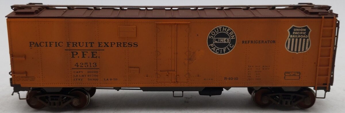 InterMountain 46703P-21 HO Weathered Pacific Fruit Express Reefer Car #42513/Box