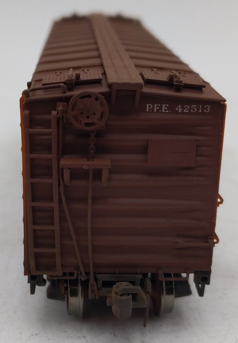 InterMountain 46703P-21 HO Weathered Pacific Fruit Express Reefer Car #42513/Box