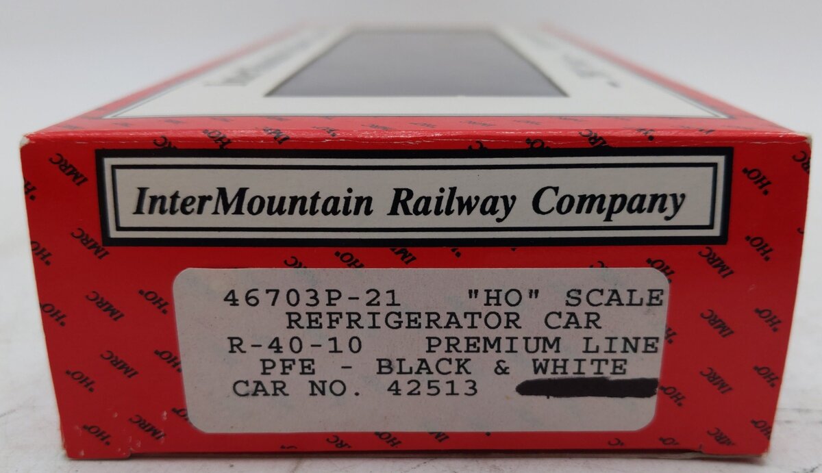 InterMountain 46703P-21 HO Weathered Pacific Fruit Express Reefer Car #42513/Box