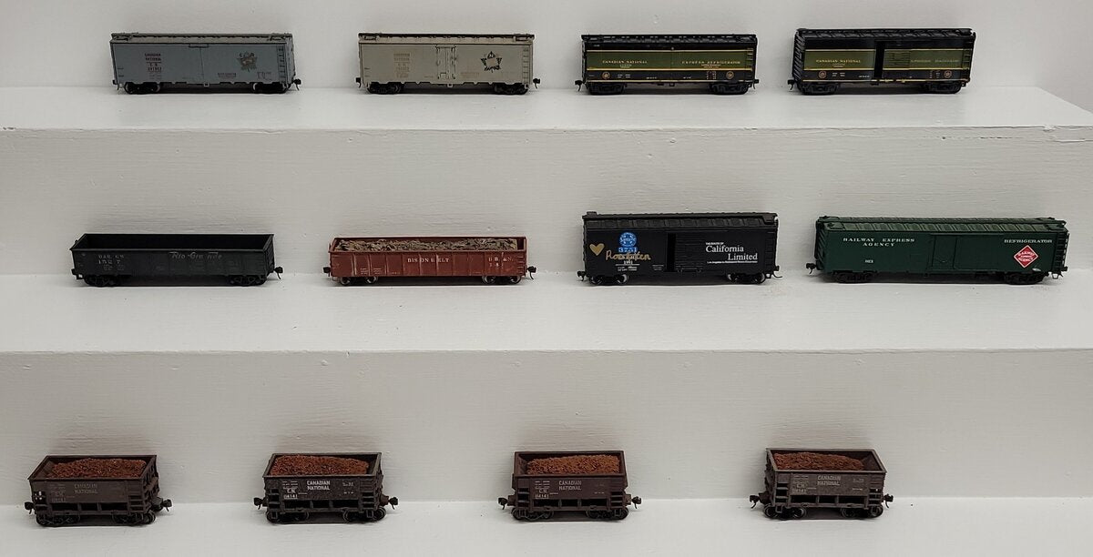 Assorted HO Scale Freight Cars [12] VG