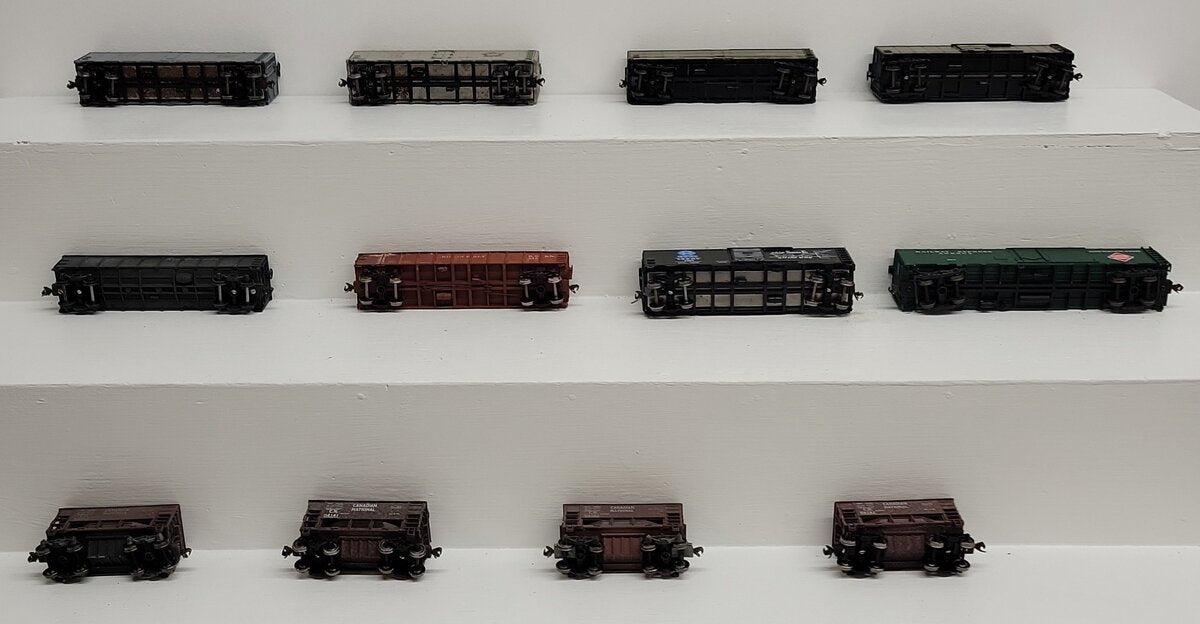 Assorted HO Scale Freight Cars [12] VG