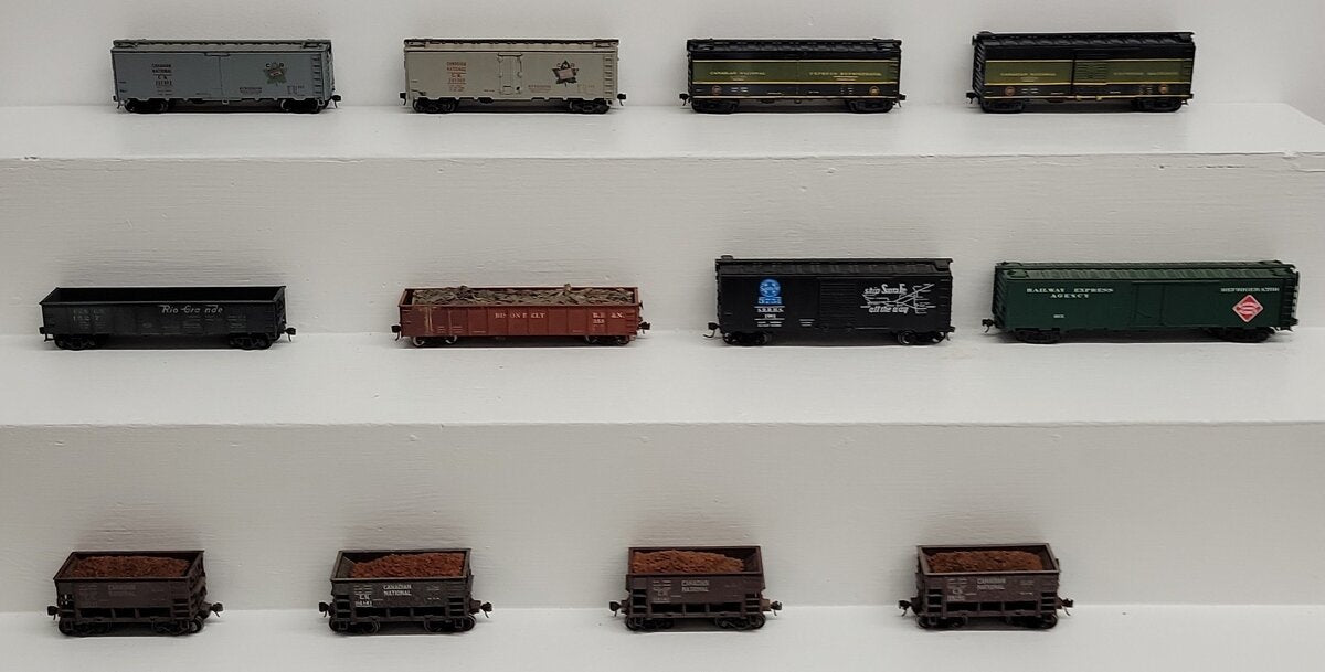 Assorted HO Scale Freight Cars [12] VG