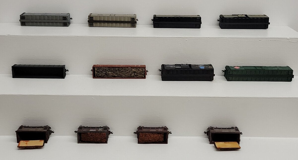 Assorted HO Scale Freight Cars [12] VG