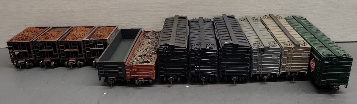Assorted HO Scale Freight Cars [12] VG