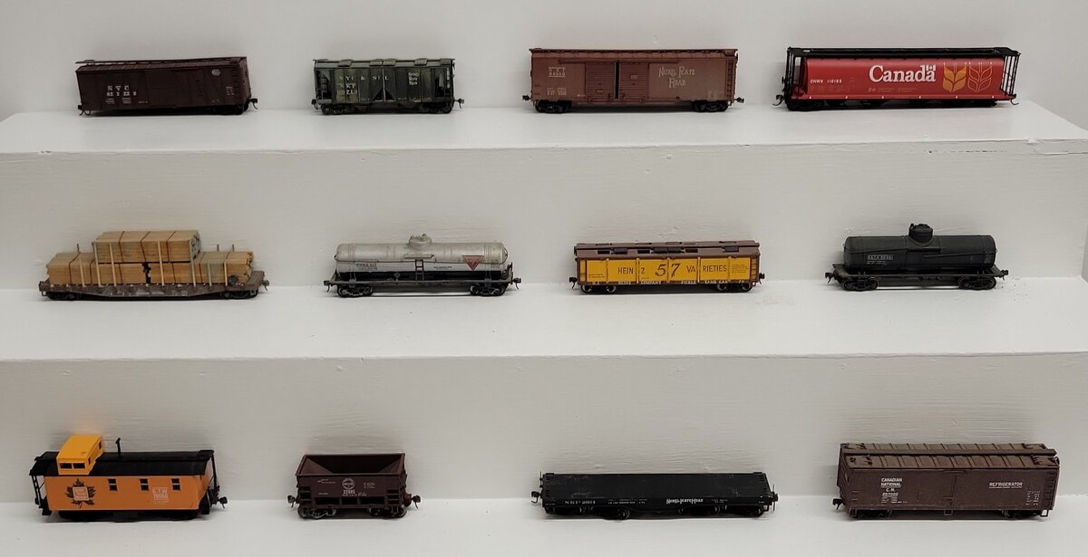 Assorted HO Scale Freight Cars [12]