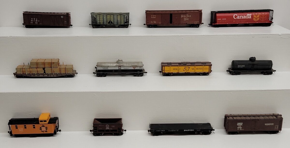 Assorted HO Scale Freight Cars [12]