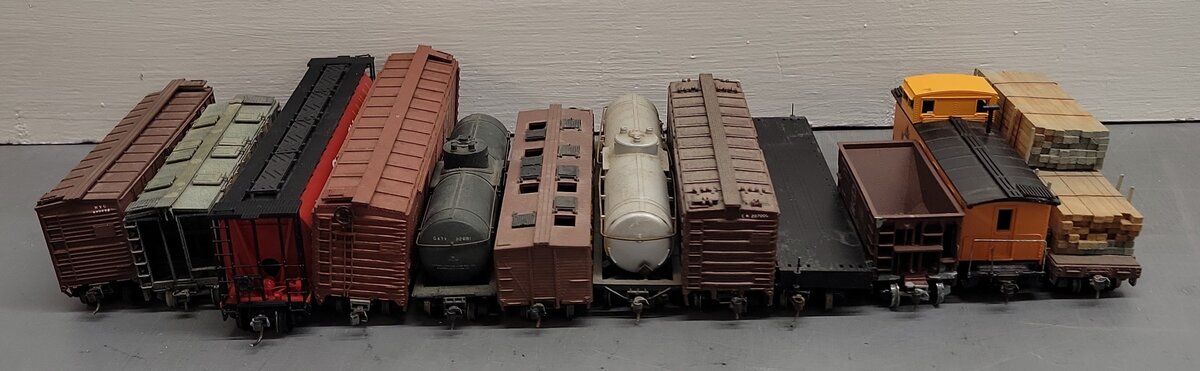 Assorted HO Scale Freight Cars [12]