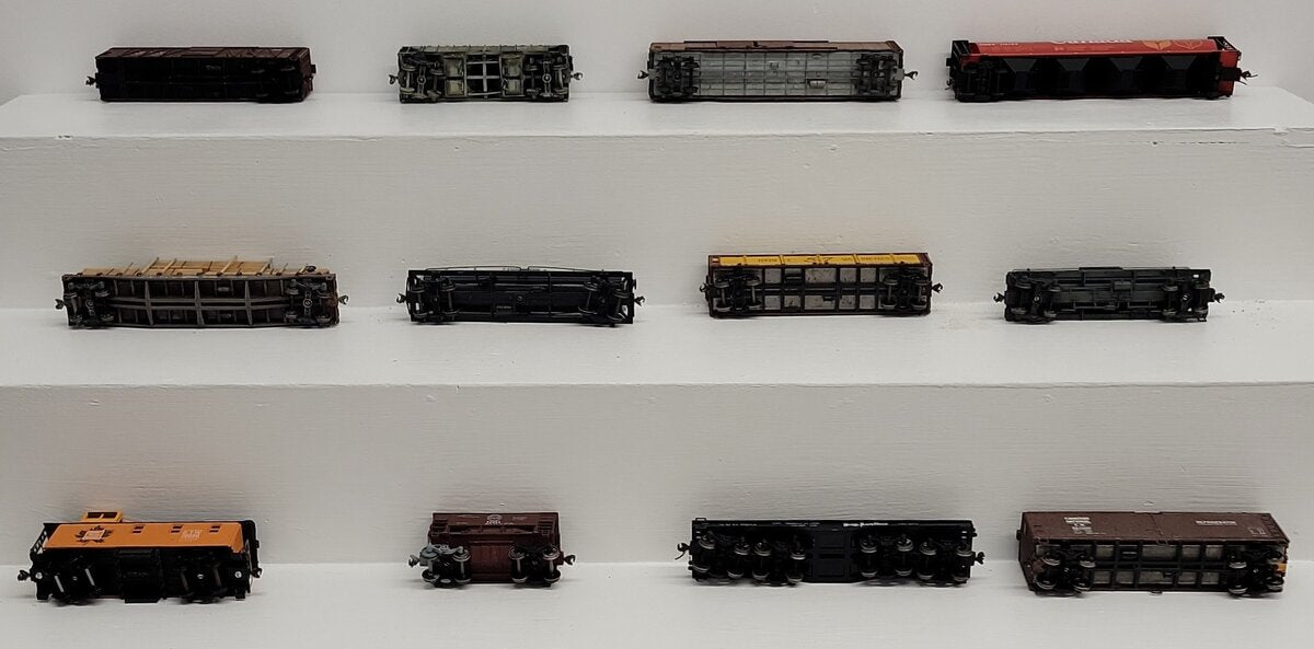 Assorted HO Scale Freight Cars [12]