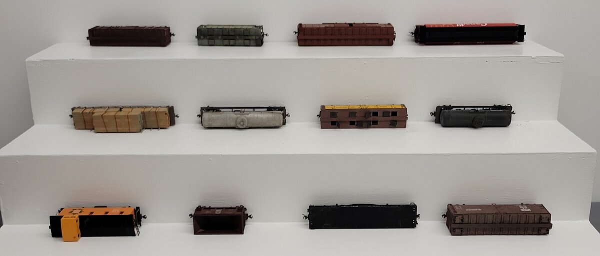 Assorted HO Scale Freight Cars [12]