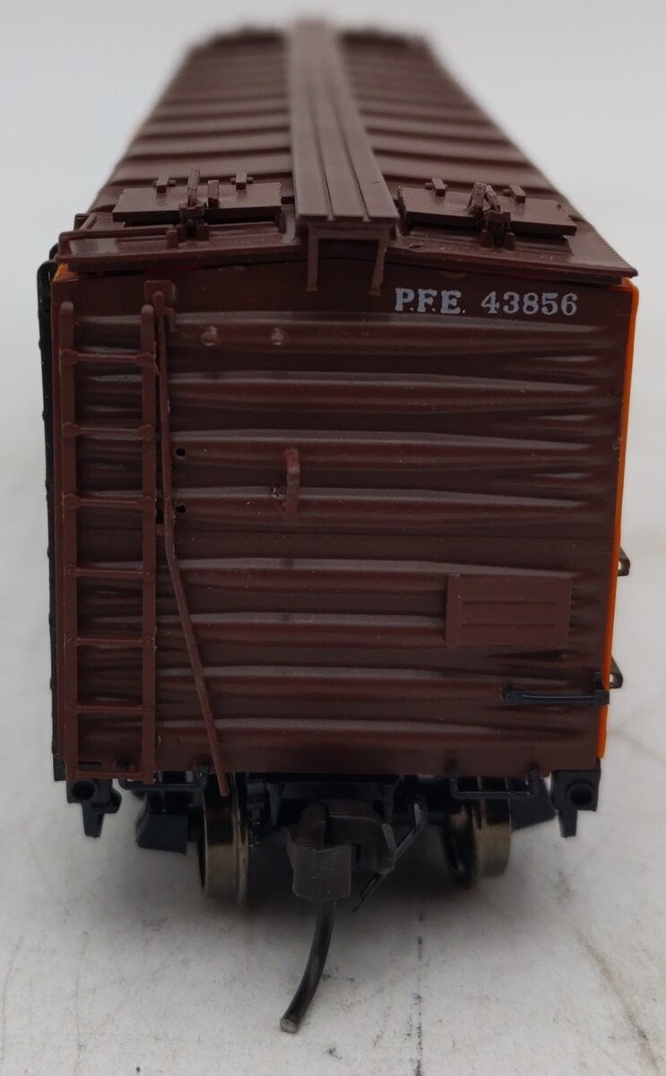 InterMountain 41702-09 HO Scale Pacific Fruit Express Refrigerator Car #43856 VG/Box