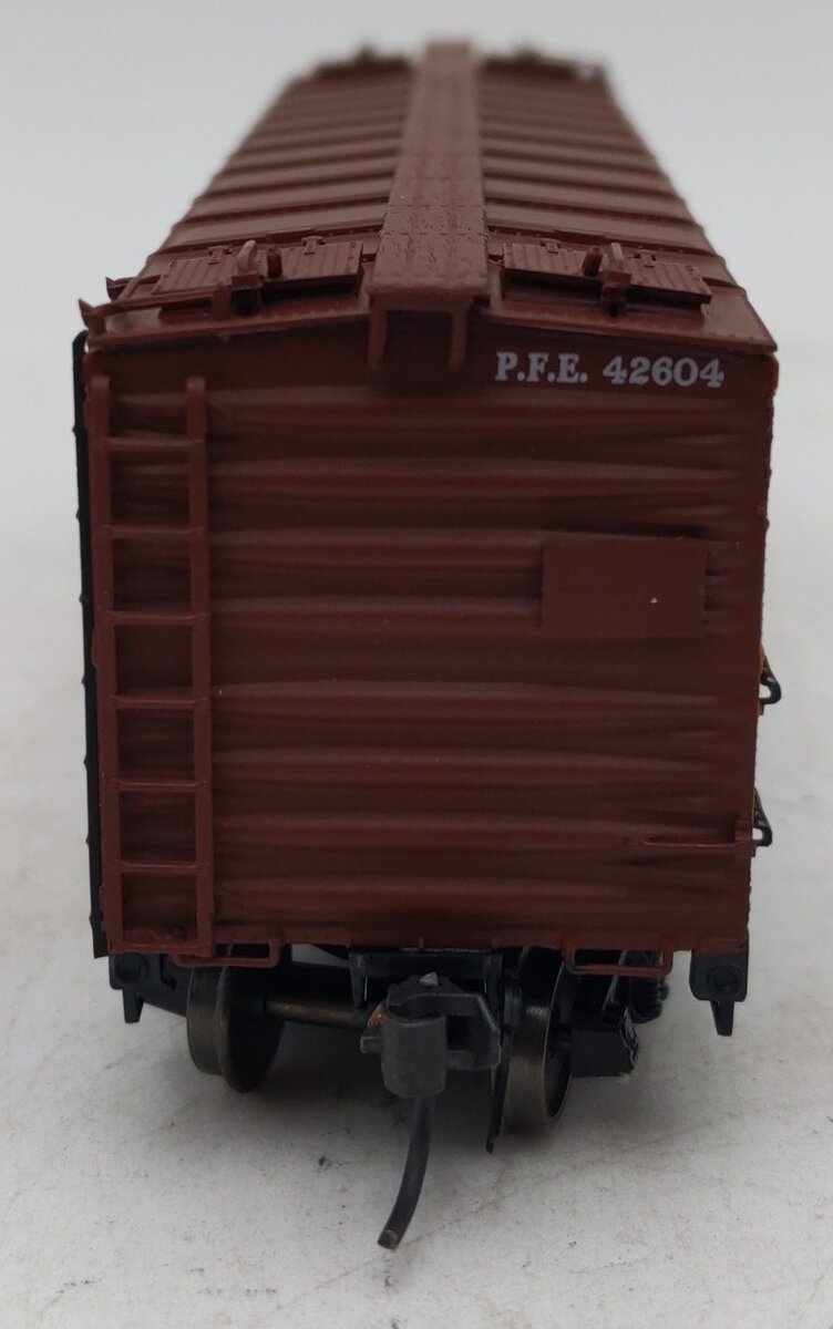 InterMountain 45501-99 HO Scale Pacific Fruit Express Refrigerator Car #42604 EX/Box