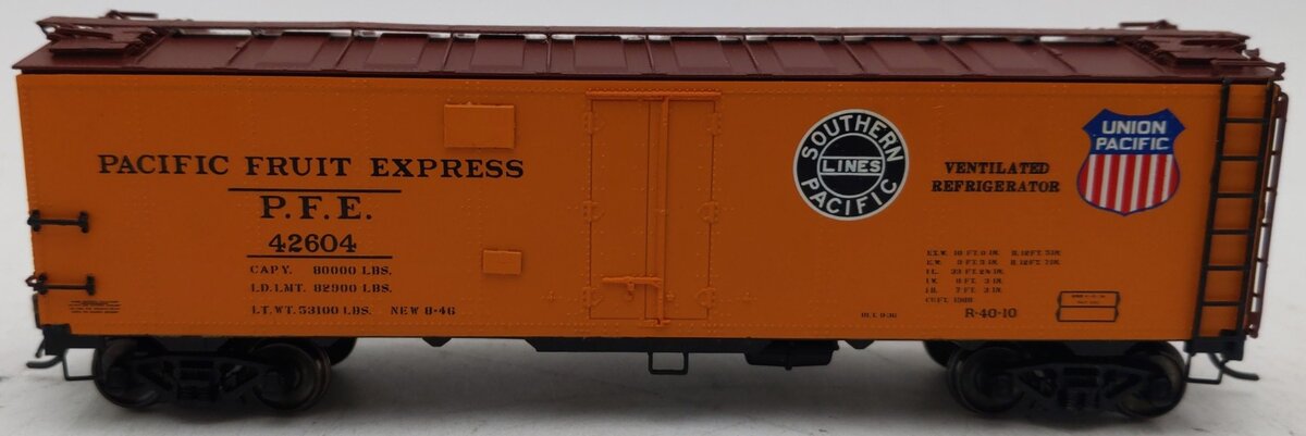 InterMountain 45501-99 HO Scale Pacific Fruit Express Refrigerator Car #42604 EX/Box