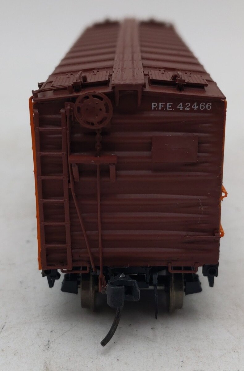InterMountain 46703P-20 HO Scale Pacific Fruit Express Refrigerator Car #42466 EX/Box
