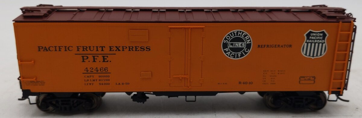 InterMountain 46703P-20 HO Scale Pacific Fruit Express Refrigerator Car #42466 EX/Box