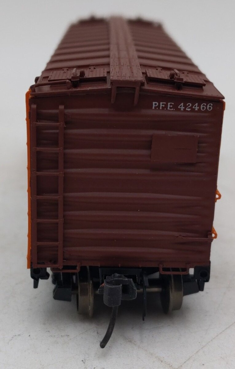 InterMountain 46703P-20 HO Scale Pacific Fruit Express Refrigerator Car #42466 EX/Box