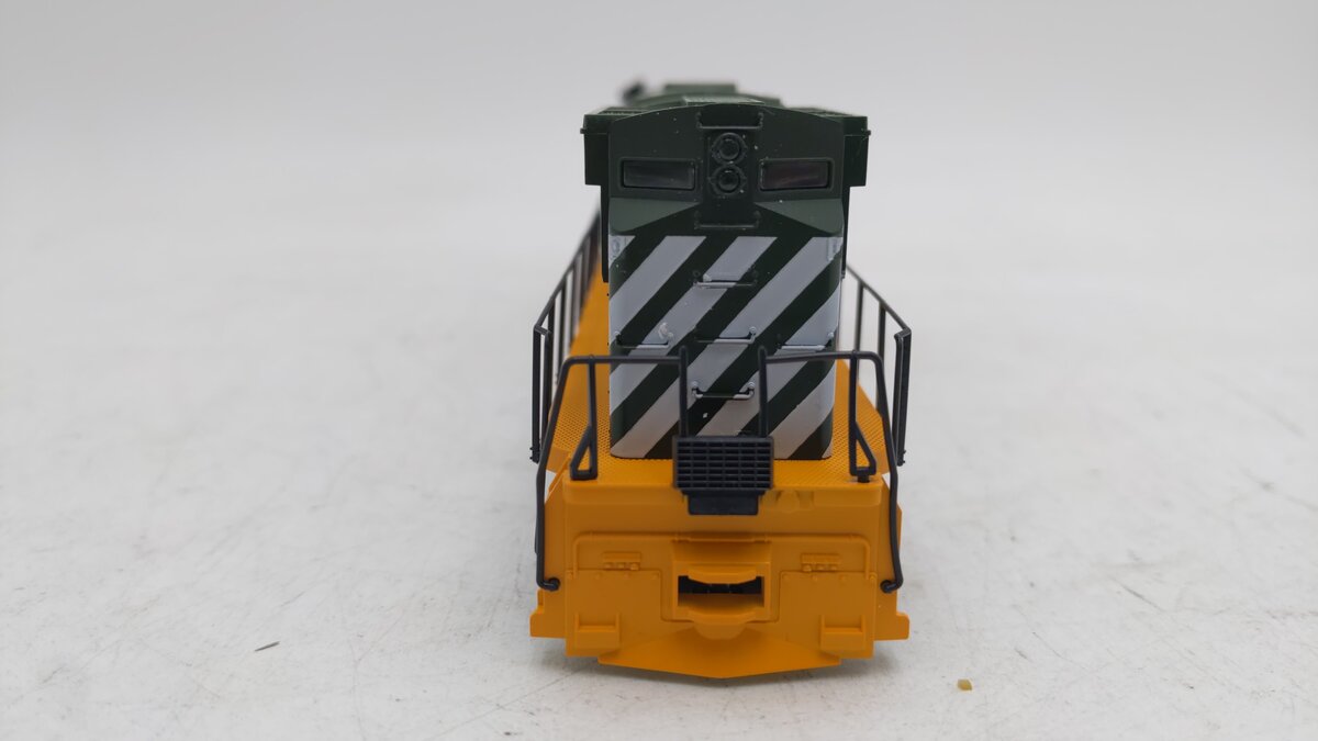 Atlas 8041 HO British Columbia Railway C425 Diesel Locomotive # 812 EX