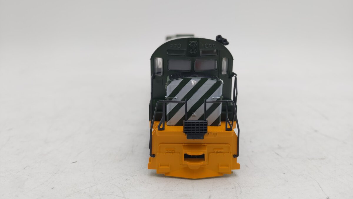Atlas 8041 HO British Columbia Railway C425 Diesel Locomotive # 812 EX