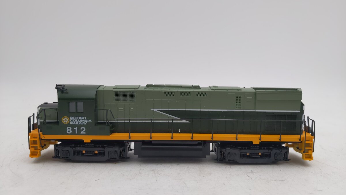 Atlas 8041 HO British Columbia Railway C425 Diesel Locomotive # 812 EX