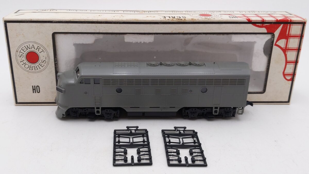 Stewart 8400 HO Scale Undecorated F3A Phase IV Powered Diesel Locomotive VG/Box