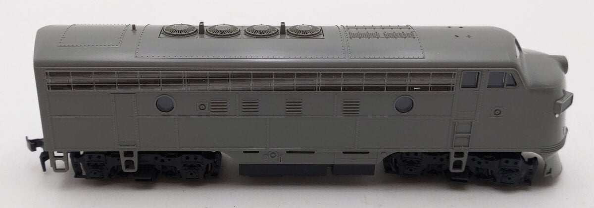 Stewart 8400 HO Scale Undecorated F3A Phase IV Powered Diesel Locomotive VG/Box