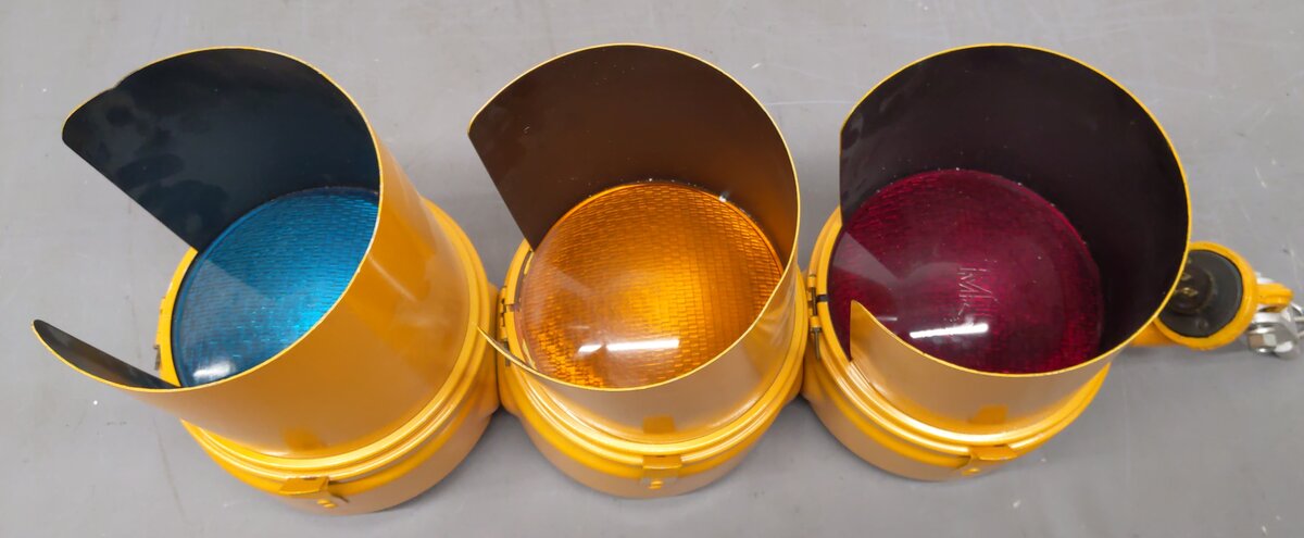 Cast Iron Yellow Traffic Light w/Lights VG