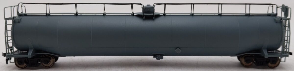 Atlas 1720 HO Scale Undecorated 33,000 Gallon Tank Car EX/Box